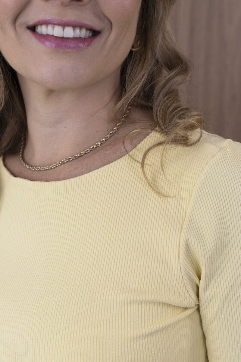Imagem de Blusa Sol de Verão - Amarela - Cropped Canelado com Frente Dupla para um Visual Atemporal